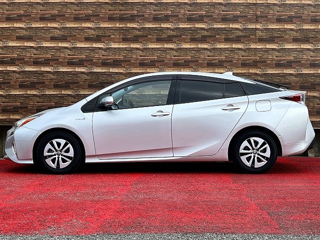 TOYOTA PRIUS 2017 Image 31