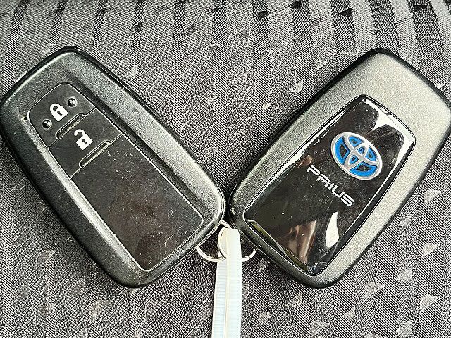 TOYOTA PRIUS 2017 Image 31