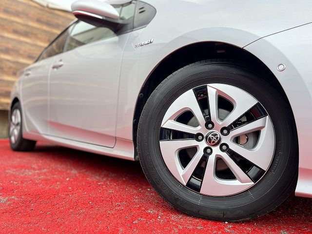 TOYOTA PRIUS 2017 Image 31