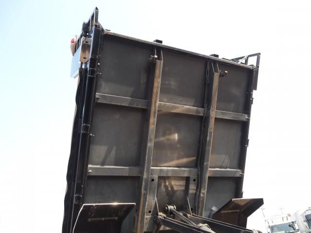 MITSUBISHI FUSOU FIGHTER 2004 Image 31