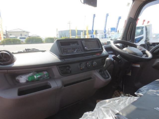 MITSUBISHI CANTER 2025 Image 31