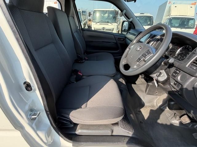 TOYOTA HIACE VAN 2WD 2021 Image 31