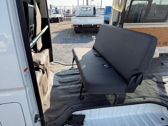 TOYOTA HIACE VAN 2WD 2021 Image 31