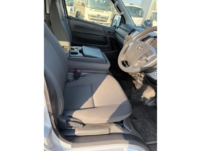 TOYOTA HIACE VAN 2WD 2020 Image 31