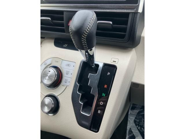 TOYOTA SIENTA HYBRID 2018 Image 31