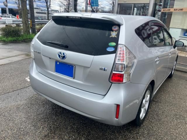 TOYOTA PRIUS ALPHA 2013 Image 31