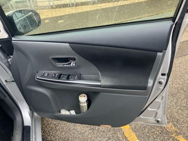 TOYOTA PRIUS ALPHA 2013 Image 31