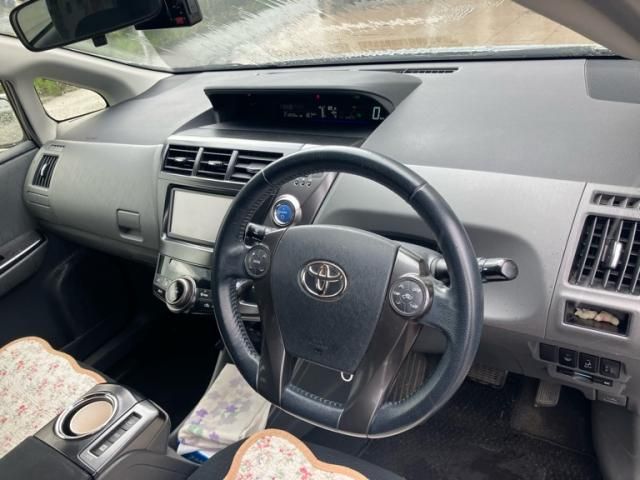 TOYOTA PRIUS ALPHA 2013 Image 31
