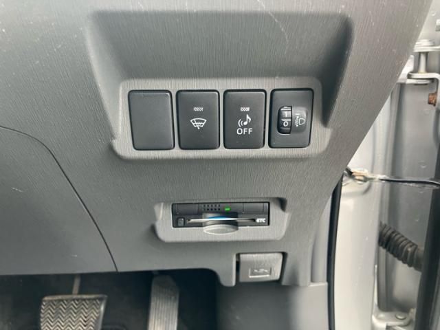 TOYOTA PRIUS ALPHA 2013 Image 31