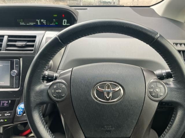 TOYOTA PRIUS ALPHA 2013 Image 31