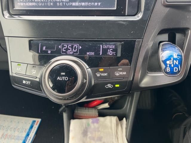 TOYOTA PRIUS ALPHA 2013 Image 31