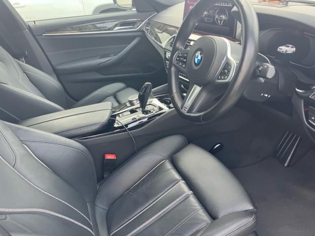 BMW 5SERIES SEDAN 2022 Image 31