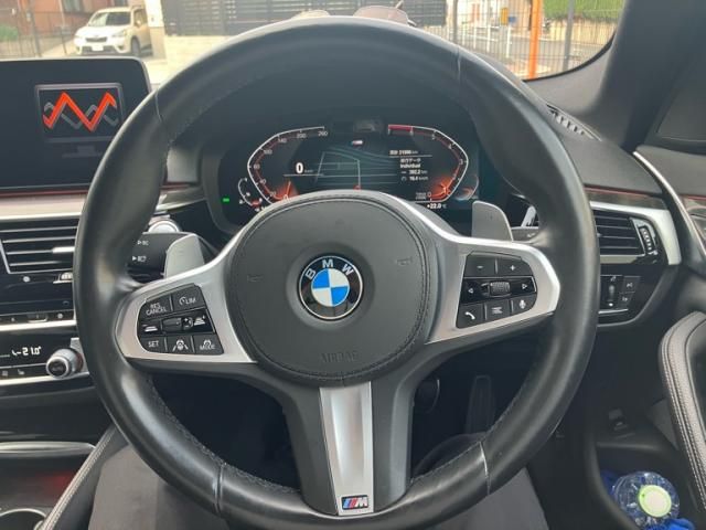 BMW 5SERIES SEDAN 2022 Image 31