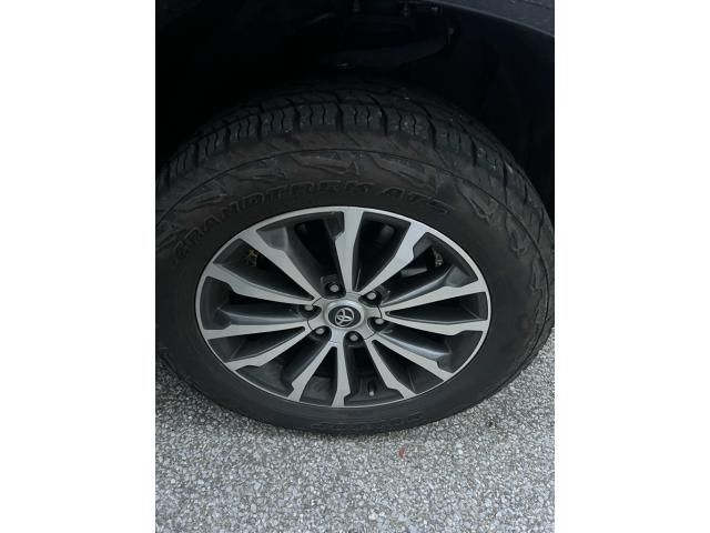 TOYOTA LANDCRUISER PRADO 2019 Image 31