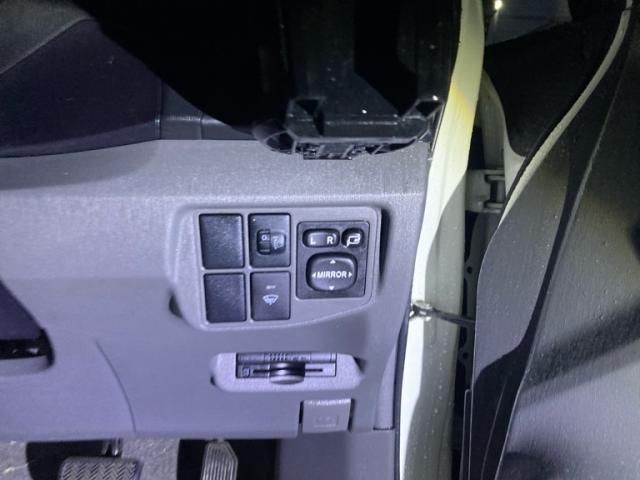 TOYOTA PRIUS 2011 Image 31