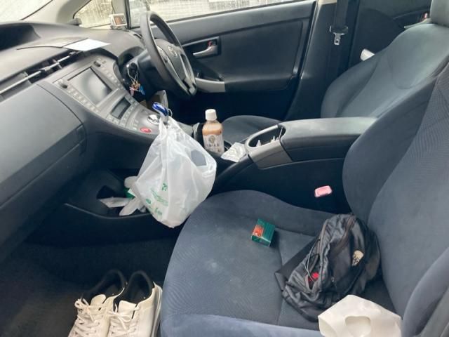 TOYOTA PRIUS 2012 Image 31