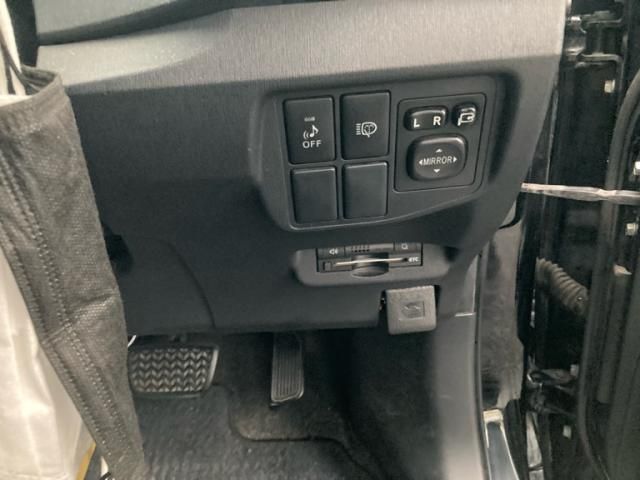 TOYOTA PRIUS 2012 Image 31