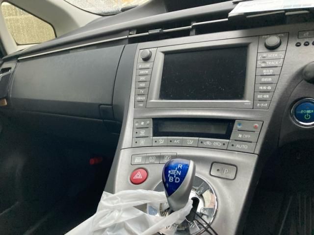 TOYOTA PRIUS 2012 Image 31