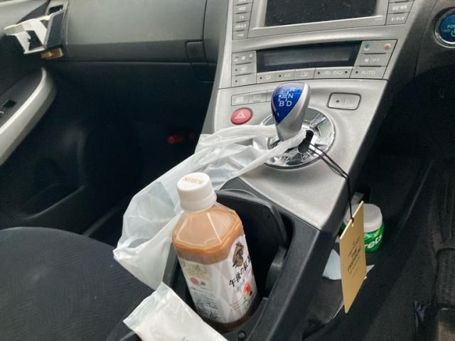 TOYOTA PRIUS 2012 Image 31