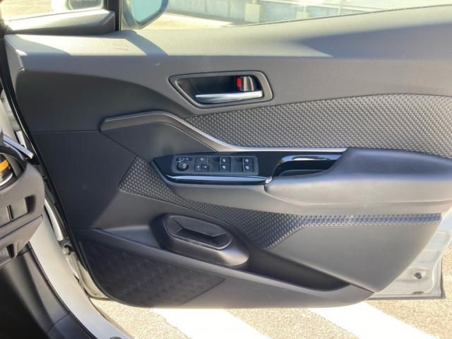 TOYOTA C-HR 2019 Image 31