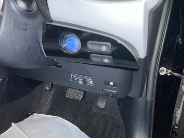 TOYOTA PRIUS 2016 Image 31