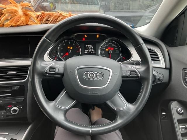AUDI A4 2013 Image 31
