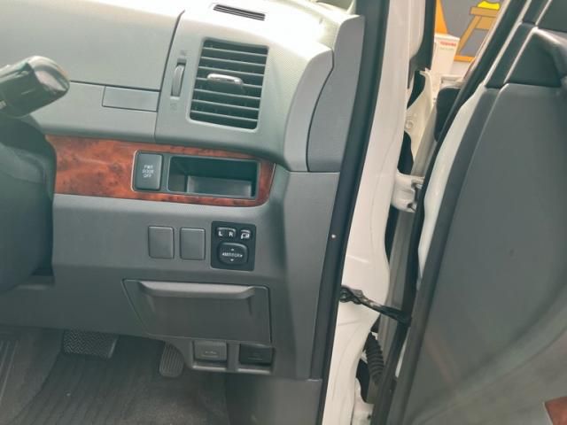 TOYOTA ESTIMA 2010 Image 31