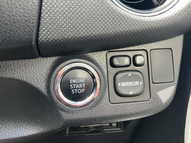 TOYOTA VITZ 2016 Image 31