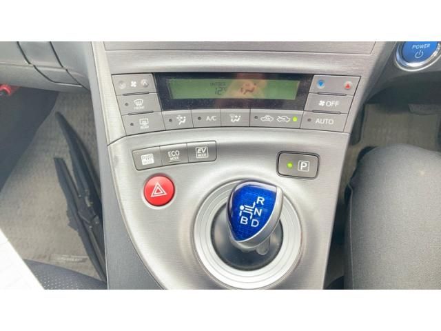 TOYOTA PRIUS 2015 Image 31