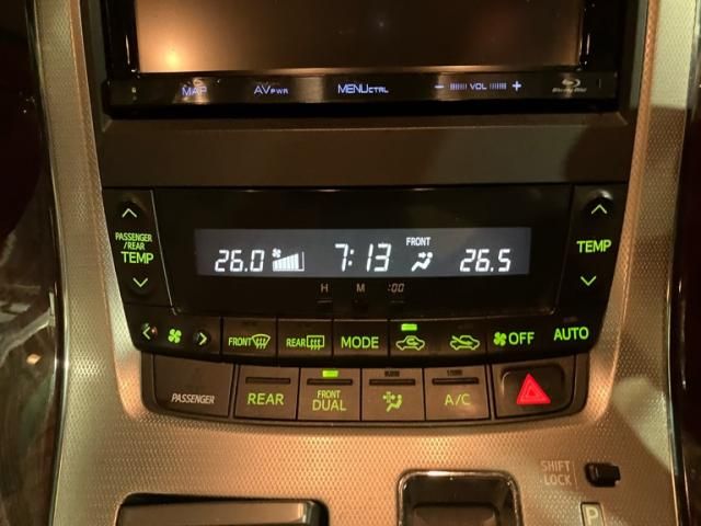 TOYOTA VELLFIRE 2013 Image 31