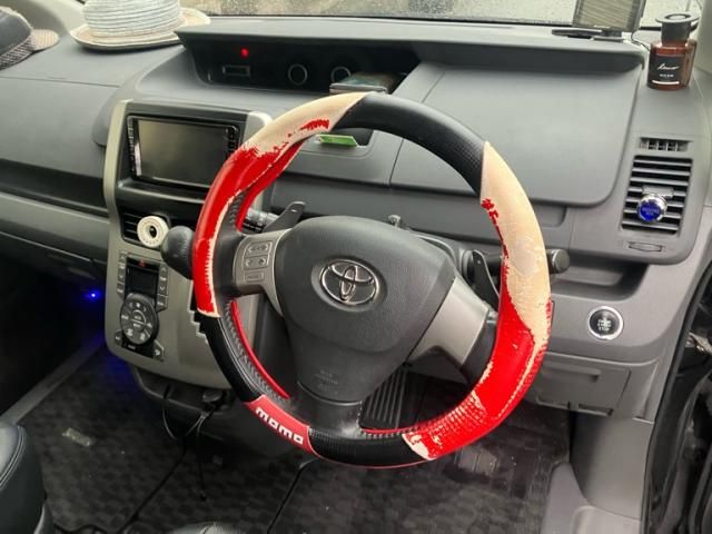 TOYOTA VOXY 2009 Image 31