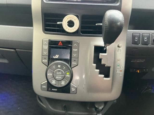 TOYOTA VOXY 2009 Image 31