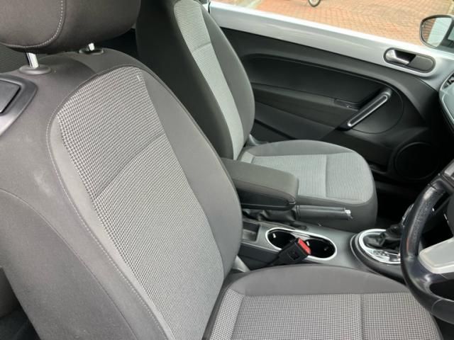 VOLKSWAGEN THE BEETL 2013 Image 31