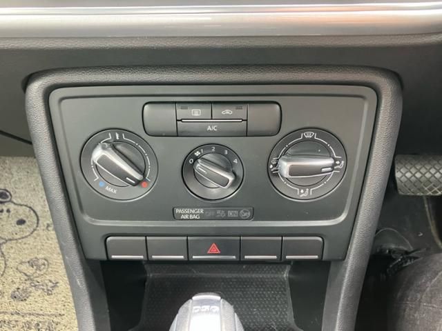 VOLKSWAGEN THE BEETL 2013 Image 31