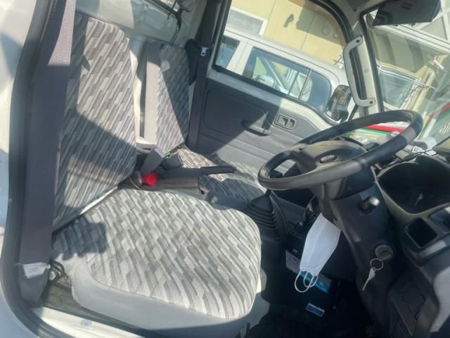 DAIHATSU HIJET TRUCK 4WD 2004 Image 31