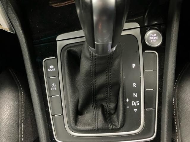 VOLKSWAGEN GOLF VARI 2016 Image 31
