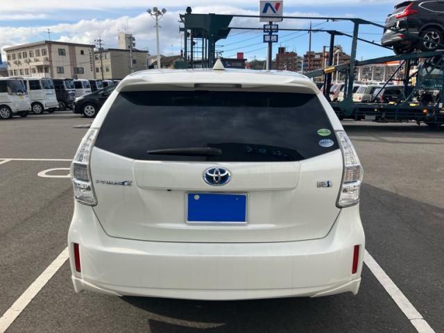 TOYOTA PRIUS ALPHA 2014 Image 31