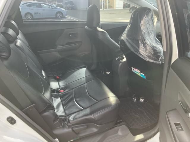 TOYOTA PRIUS ALPHA 2014 Image 31