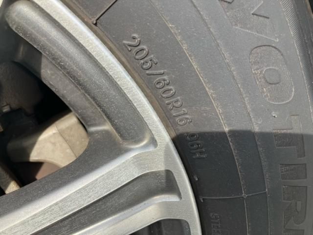 TOYOTA PRIUS ALPHA 2014 Image 31