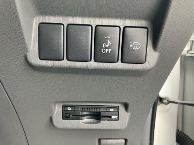 TOYOTA PRIUS ALPHA 2014 Image 31