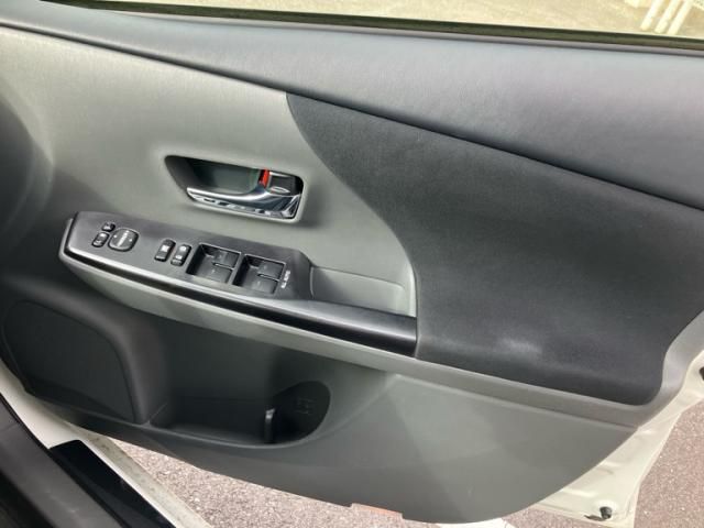 TOYOTA PRIUS ALPHA 2014 Image 31