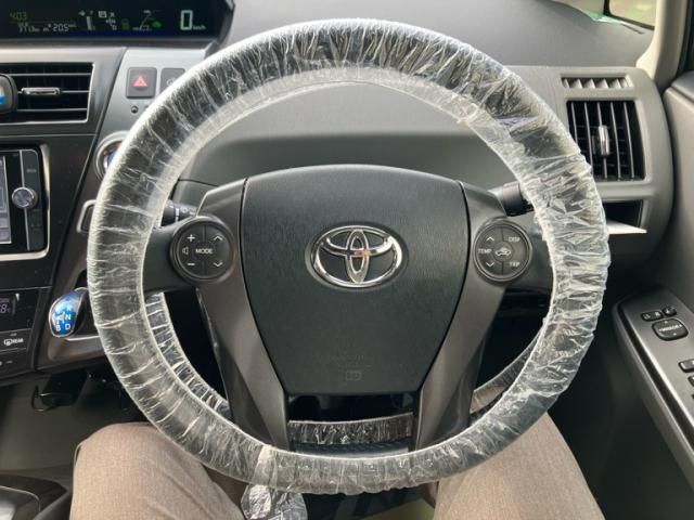 TOYOTA PRIUS ALPHA 2014 Image 31