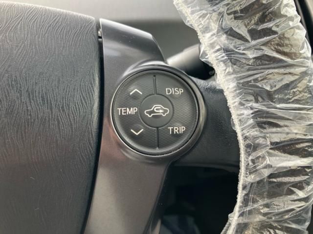 TOYOTA PRIUS ALPHA 2014 Image 31