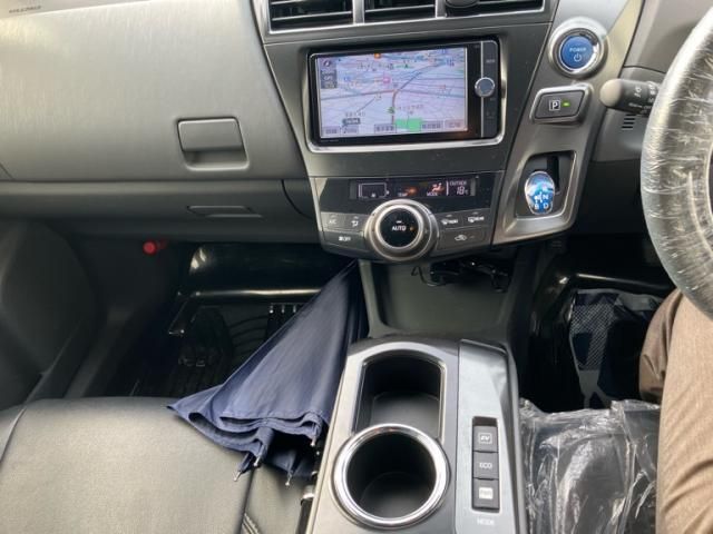 TOYOTA PRIUS ALPHA 2014 Image 31