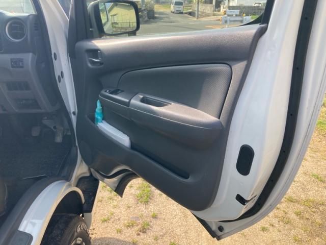 NISSAN CARAVAN VAN 2WD 2016 Image 31