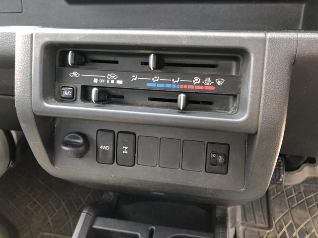 DAIHATSU HIJET TRUCK 4WD 2015 Image 31