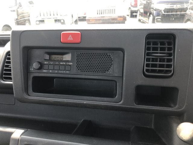 DAIHATSU HIJET TRUCK 4WD 2015 Image 31