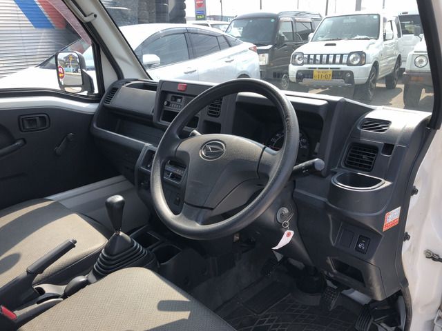 DAIHATSU HIJET TRUCK 4WD 2015 Image 31