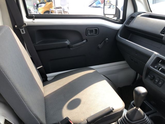 DAIHATSU HIJET TRUCK 4WD 2015 Image 31