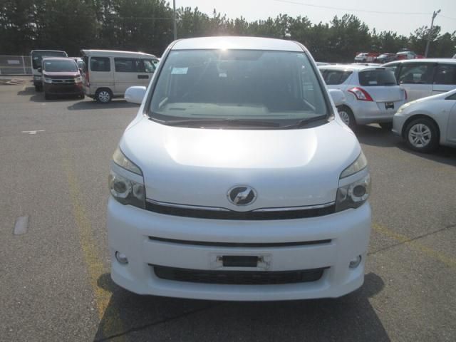 TOYOTA VOXY 2011 Image 31